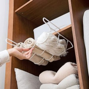 استند بطری داخل یخچال فلزی